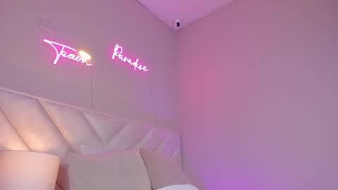 ngela  online show from 02-21-25, 11:33