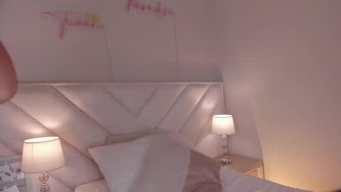 Snapshot of _angela_x chatting on 05-28-26, 11:18 ngela online show from 05-28-26, 11:18
