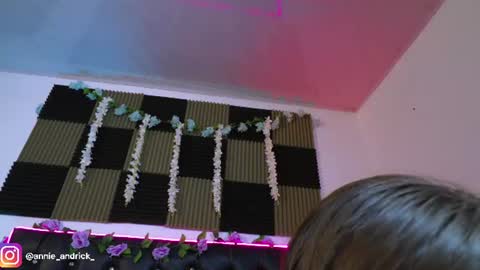 Annie Andrick online show from 07-08-26, 10:09