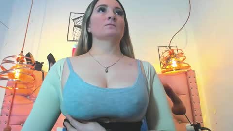 _antonella_11 online show from 05-25-26, 10:38