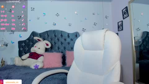 Snapshot of _antonnela_ chatting on 12-18-24, 02:38 antonnela online show from 12-18-24, 02:38