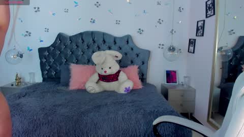 Snapshot of _antonnela_ chatting on 01-17-25, 02:07 antonnela online show from 01-17-25, 02:07