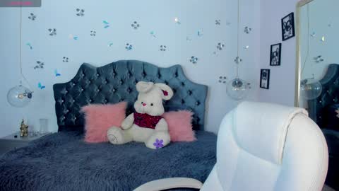 Snapshot of _antonnela_ chatting on 01-21-25, 02:26 antonnela online show from 01-21-25, 02:26