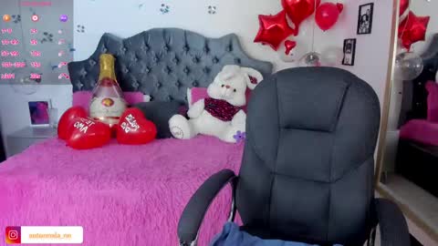 Snapshot of _antonnela_ chatting on 02-19-25, 01:17 antonnela online show from 02-19-25, 01:17