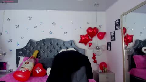 Snapshot of _antonnela_ chatting on 02-22-25, 02:19 antonnela online show from 02-22-25, 02:19