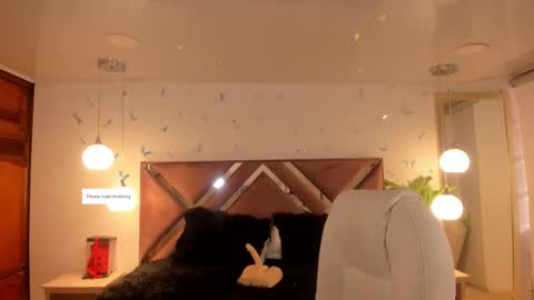 Snapshot of _antonnela_ chatting on 09-10-25, 01:44 antonnela online show from 09-10-25, 01:44