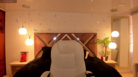 Snapshot of _antonnela_ chatting on 09-16-25, 02:29 antonnela online show from 09-16-25, 02:29