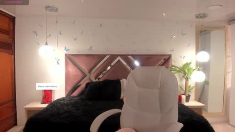 Snapshot of _antonnela_ chatting on 09-27-25, 01:38 antonnela online show from 09-27-25, 01:38