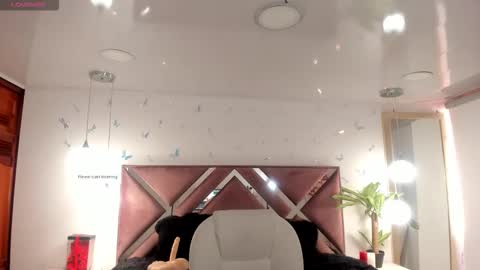 Snapshot of _antonnela_ chatting on 10-15-25, 04:18 antonnela online show from 10-15-25, 04:18