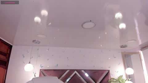 Snapshot of _antonnela_ chatting on 11-25-25, 02:17 antonnela online show from 11-25-25, 02:17