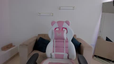    online show from 12-01-25, 04:12