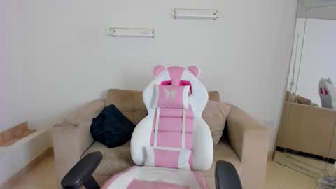    online show from 01-10-26, 12:18