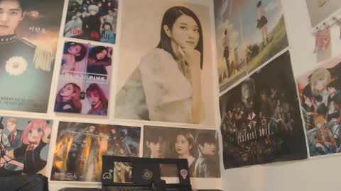 Ariana online show from 11-20-25, 01:33