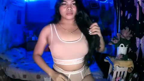Snapshot of _asianslutyymikha_ chatting on 05-27-26, 10:01 _asianslutyymikha_ online show from 05-27-26, 10:01