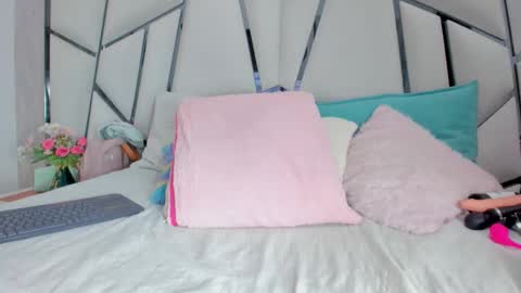 Aura online show from 11-13-25, 03:16