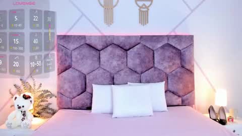 _aurora_collins_ online show from 02-04-26, 12:22