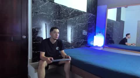 Snapshot of _axel_09 chatting on 09-12-25, 04:23 _axel_09 online show from 09-12-25, 04:23