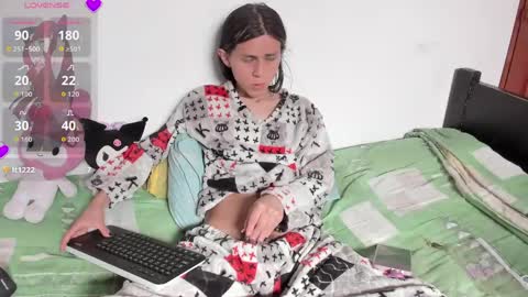 Snapshot of _baby_vi chatting on 05-13-26, 07:55 _baby_vi online show from 05-13-26, 07:55