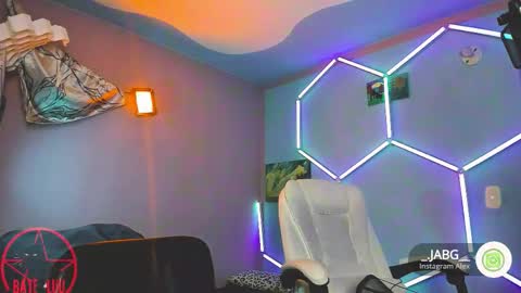 Snapshot of _baterchatur chatting on 10-18-25, 04:26 Lunita  online show from 10-18-25, 04:26