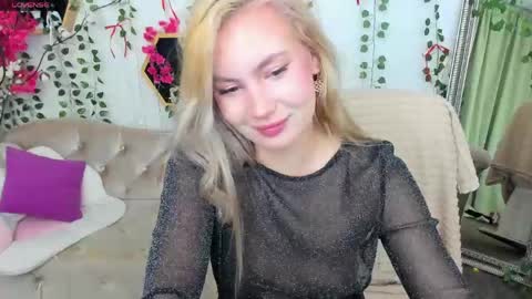 Snapshot of _bellaclark chatting on 05-01-26, 08:35 Bella online show from 05-01-26, 08:35