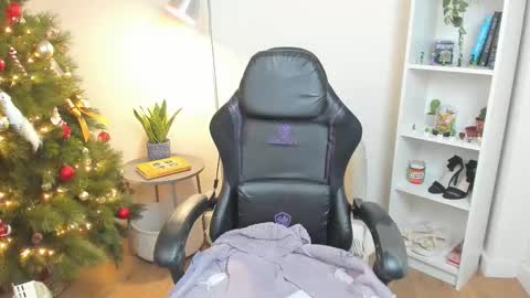 Bella Evans online show from 12-18-25, 06:19