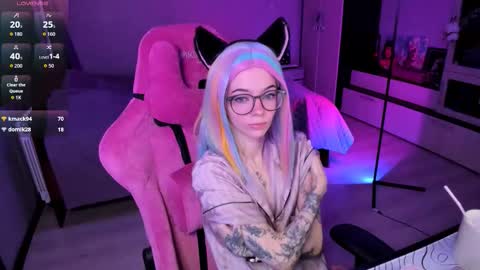 Snapshot of _black_fox__ chatting on 10-18-25, 11:05 Olivia Subscribe to my Fansly -   online show from 10-18-25, 11:05