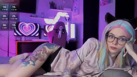 Snapshot of _black_fox__ chatting on 10-23-25, 01:05 Olivia Subscribe to my Fansly -   online show from 10-23-25, 01:05