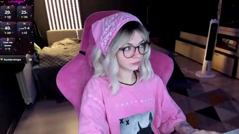 Olivia Subscribe to my Fansly -   online show from 06-11-26, 11:03