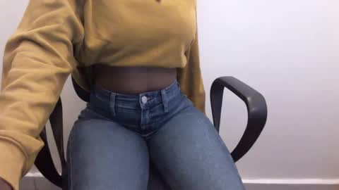 Snapshot of _bunny_b chatting on 01-28-25, 12:43 I will be back soon  online show from 01-28-25, 12:43