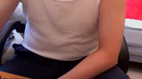 Snapshot of _buwe22_ chatting on 11-28-25, 12:19 Uwe online show from 11-28-25, 12:19
