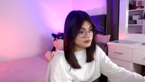 Snapshot of _camilaaa__ chatting on 10-25-25, 06:54   online show from 10-25-25, 06:54