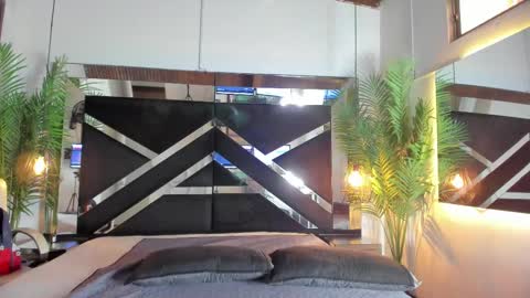 Candy online show from 11-08-25, 04:07