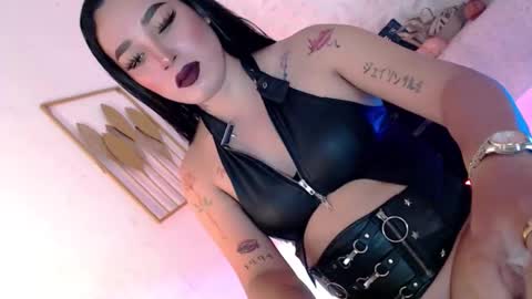 Snapshot of _caroline69 chatting on 02-25-26, 05:28 Caroline online show from 02-25-26, 05:28