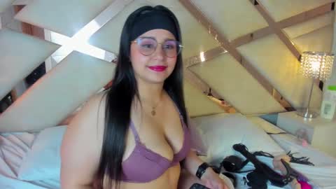 Caroline Sweet online show from 12-18-24, 06:43