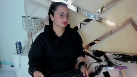 Caroline Sweet online show from 01-10-25, 07:25