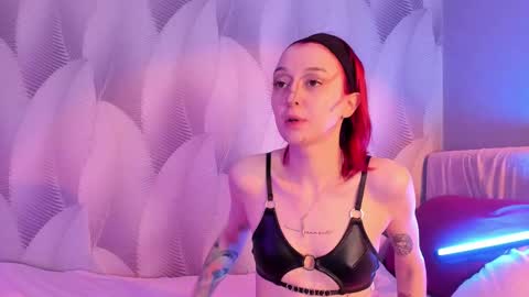 Snapshot of _ccrystaa_ chatting on 03-10-25, 05:33 Christina Chris online show from 03-10-25, 05:33