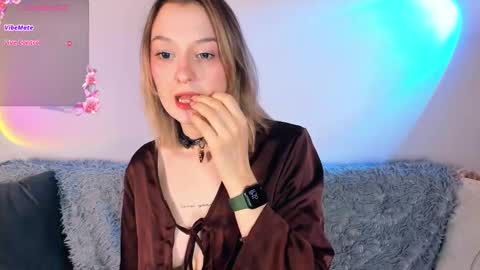 Snapshot of _ccrystaa_ chatting on 10-11-25, 06:45 Christina Chris online show from 10-11-25, 06:45