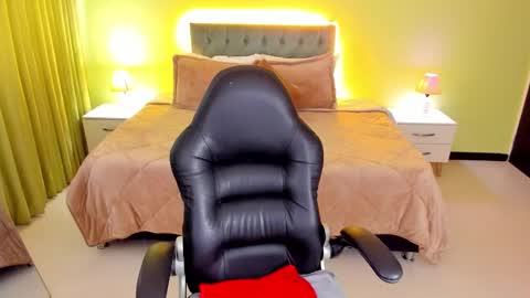 Snapshot of _charlotte_evans_2 chatting on 09-13-25, 09:25 Charlote online show from 09-13-25, 09:25