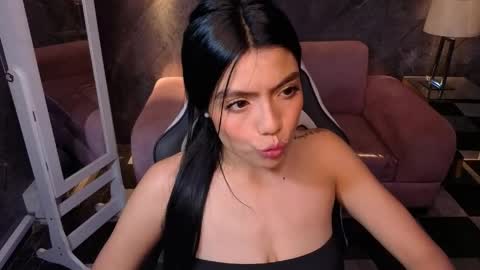 _charlottee_b online show from 04-06-26, 07:59
