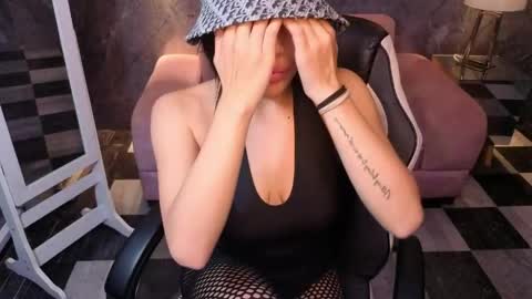 _charlottee_b online show from 04-08-26, 08:09