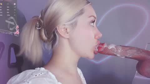 Snapshot of _chatur_babe chatting on 12-11-24, 04:20 Angelina online show from 12-11-24, 04:20