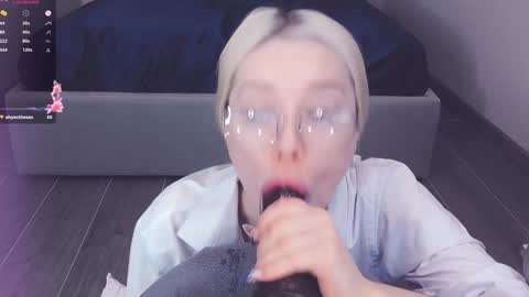 Snapshot of _chatur_babe chatting on 01-25-25, 02:25 Angelina online show from 01-25-25, 02:25