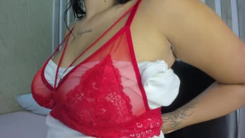 Snapshot of _chloecollins chatting on 05-19-26, 12:11 Chloe Collins online show from 05-19-26, 12:11
