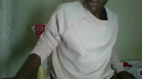 Snapshot of _clara01 chatting on 11-16-25, 11:16 clara online show from 11-16-25, 11:16