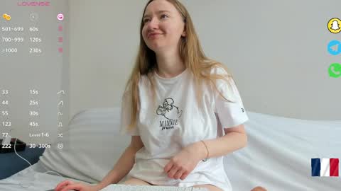 Snapshot of _coquine_ chatting on 04-26-26, 10:57 Sophie online show from 04-26-26, 10:57