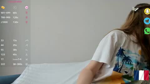 Snapshot of _coquine_ chatting on 04-29-26, 08:07 Sophie online show from 04-29-26, 08:07