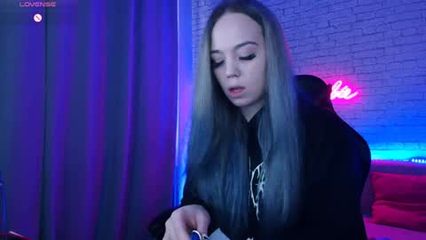 Snapshot of _crazybee_ chatting on 12-08-24, 05:07 Nica online show from 12-08-24, 05:07