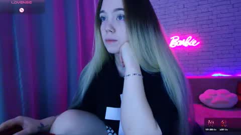 Snapshot of _crazybee_ chatting on 09-19-25, 06:59 Nica online show from 09-19-25, 06:59