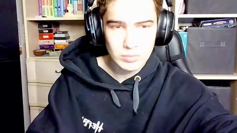 Snapshot of _crise_next_door_ chatting on 10-04-25, 03:21 _crise_next_door_ online show from 10-04-25, 03:21