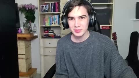 Snapshot of _crise_next_door_ chatting on 10-29-25, 04:31 _crise_next_door_ online show from 10-29-25, 04:31